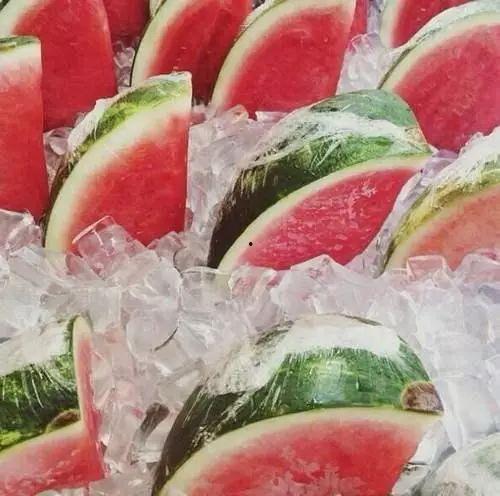 吃冰镇瓜嗓子难受,夏日解暑还是伤喉？冰镇瓜引发的嗓子不适之谜