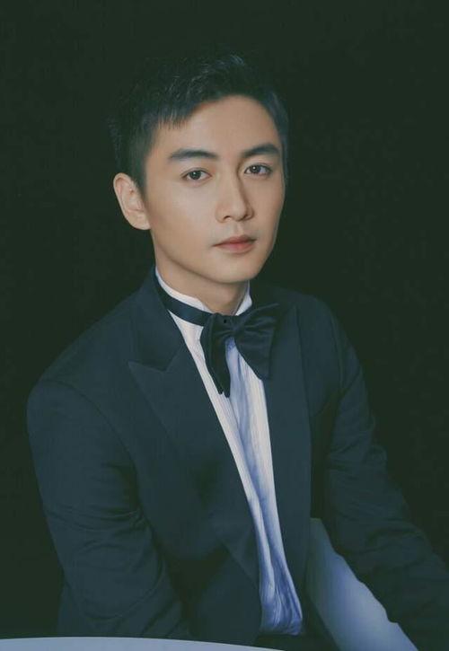 瓜地吃瓜陈晓,陈晓演绎夏日清新田园风情